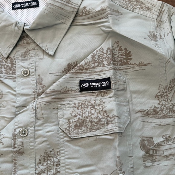 Mossy Oak Men's Light green  Scenic Print Fishing Shirt - Picture 3 of 4